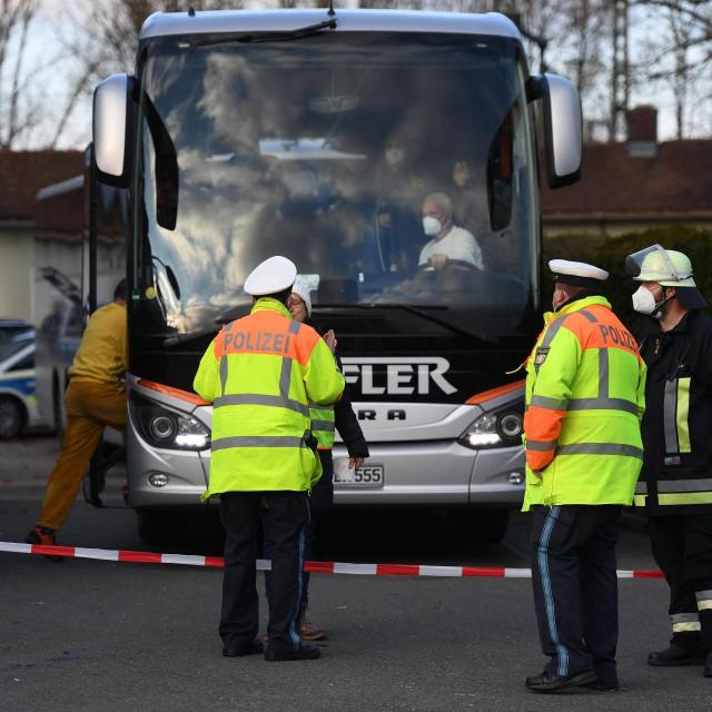 Tri osobe su teško ozlijeđene u napadu nožem u vlaku ICE Passau-Hamburg
