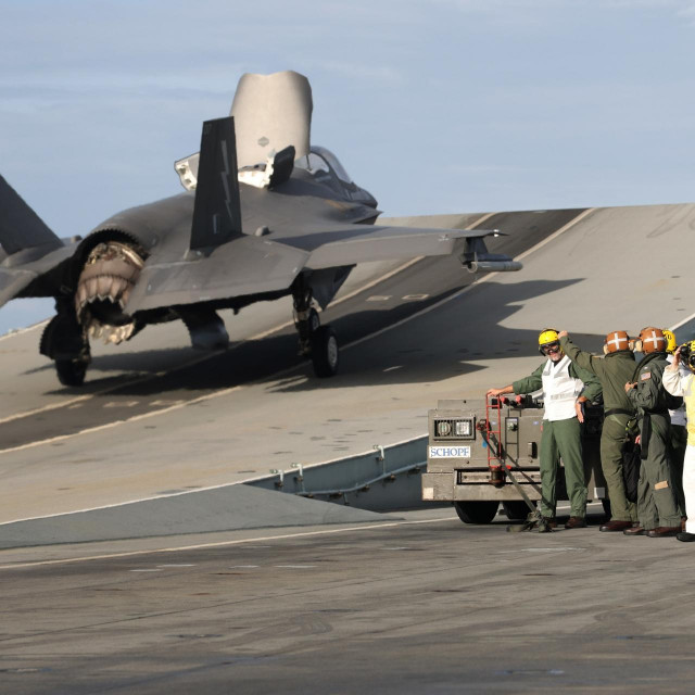 Engleski F-35B polijeće s nosača aviona HMS Queen Elizabeth, arhivska fotografija