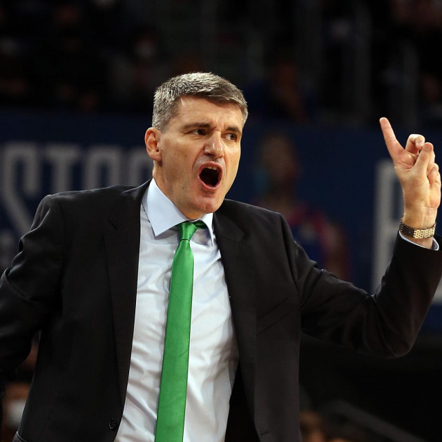 Velimir Perasović nastavlja oduševljavati na klupi Uniksa
