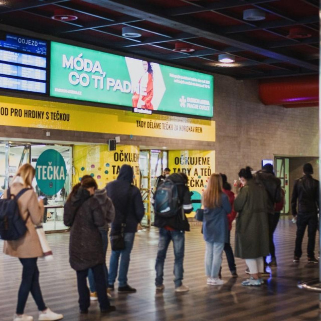 Red za cijepljenje u Pragu.
