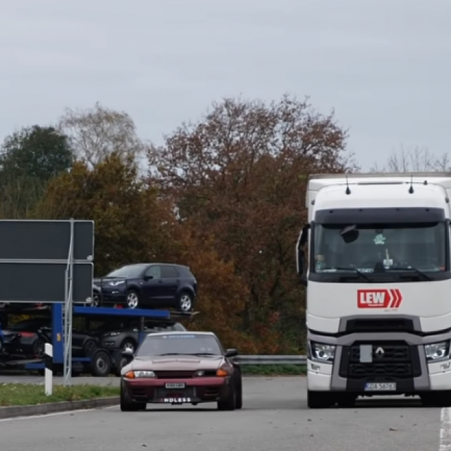 Nissan Skyline GT-R R32
