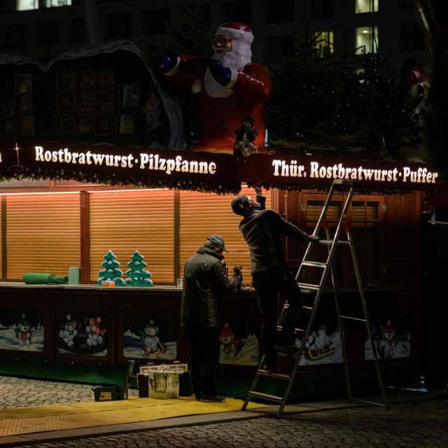 Pripreme za božićni sajam u Dresdenu
