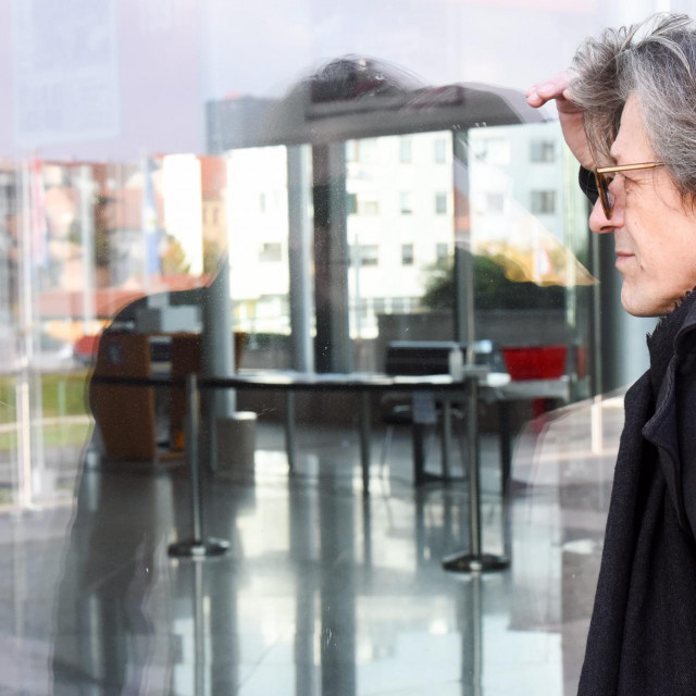 U Nacionalnoj i sveučilišnoj knjižnici u Zagrebu (NSK) postavljena je izložba o borbi za obranu i padu Vukovara, ali koja je danas, na dan obilježavanja, zatvorena za javnost.
