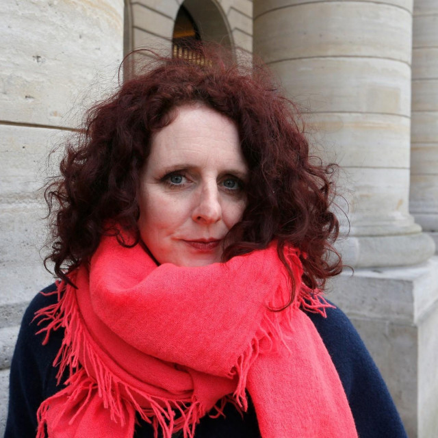 Roman Maggie O' Farrell priča je o jednom neobičnom braku, snažnoj vezi brata i sestre i nepodnošljivoj tuzi nakon smrti djeteta
