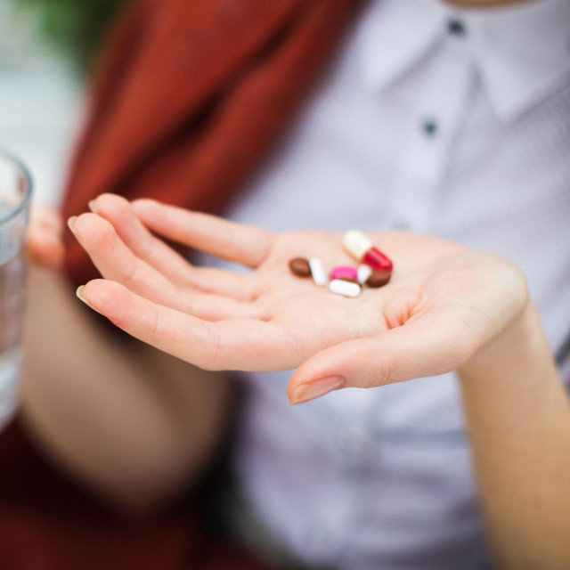 Antibiotici nisu rješenje za infekcije uzrokovane virusima, već su djelotvorni samo protiv bakterijskih infekcija te jedino liječnik može donijeti ispravnu odluku o tome jesu li neophodni u liječenju
