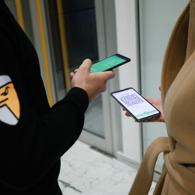 Provjera potvrda, Ilustrativna fotografija
