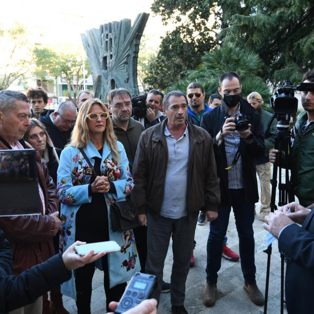 Župan Boban izašao pred prosvjednike
