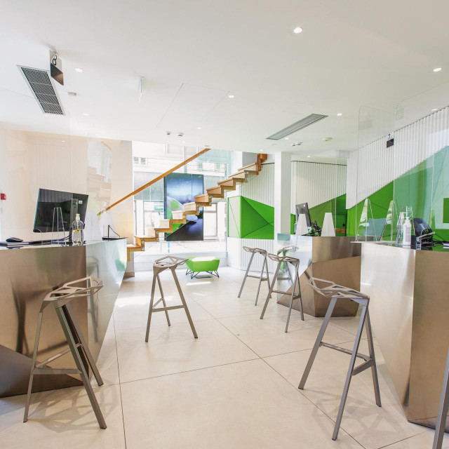 Poslovnica OTP banke na adresi Jadranski trg 1, Rijeka
