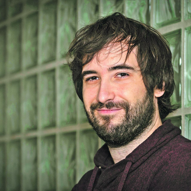 Dr. Viktor Ivanković
