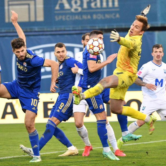 Bruno Petković puca kraj Malenice i - kraj gola