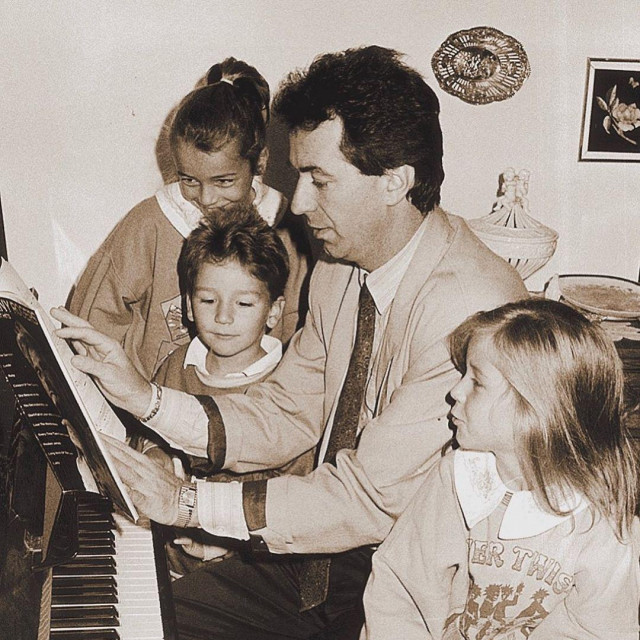 Tomislav Ivčić s djecom
