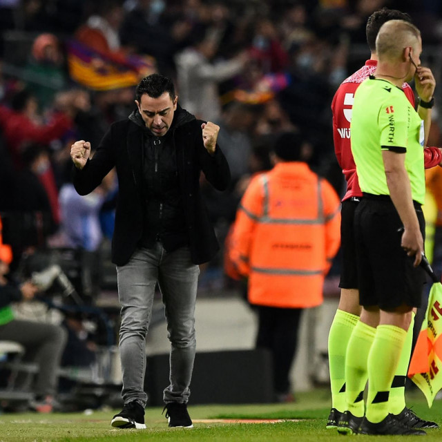 Xavi slavi gol Depayja
