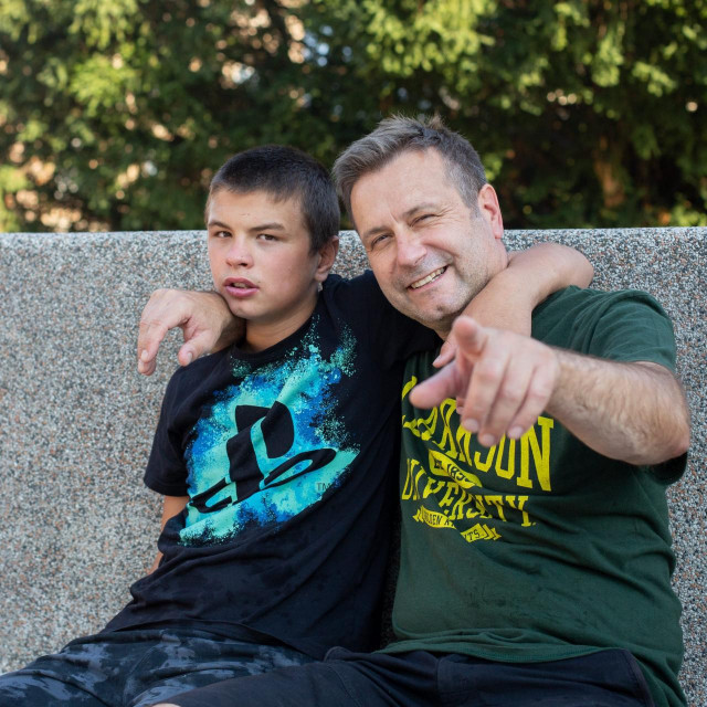 Dr. Tomislav Jukić i autistični sin Mate
