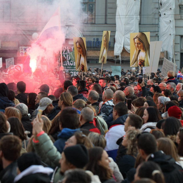 Prosvjed na Trgu bana Jelačića
