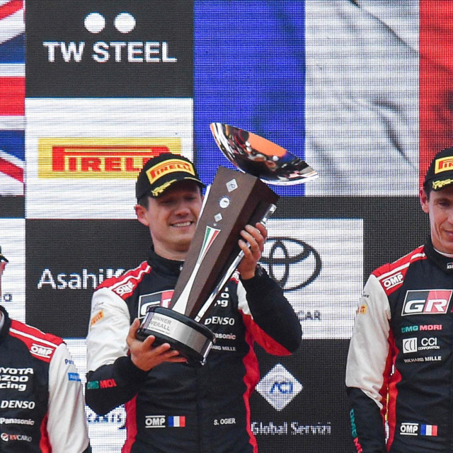 Sebastien Ogier (u sredini)