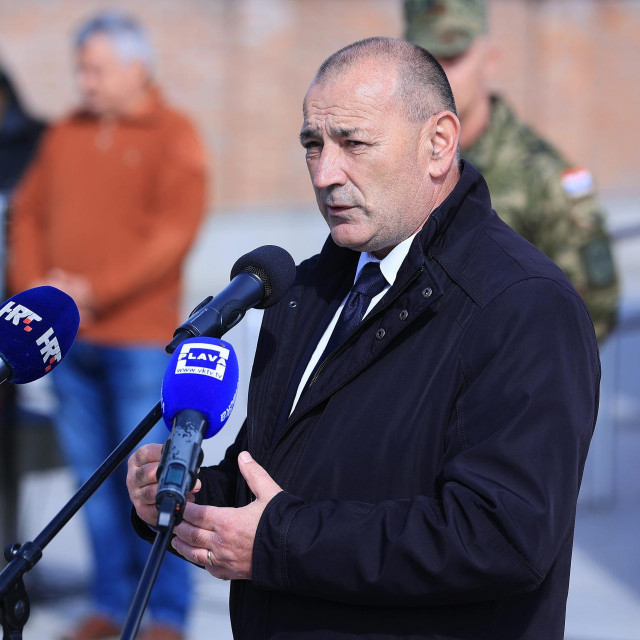 Ministar branitelja Tomo Medved, arhiva

 
