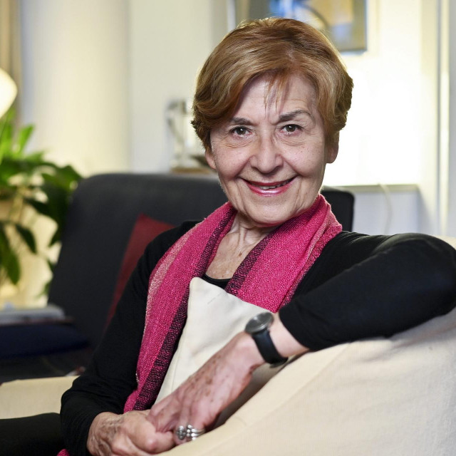 Svojim najzahtjevnijim prijevodom  smatra zakučastu ”Književnu teoriju” Terryja Eagletona, a druge knjige poznatog ”Aleksandrijskog kvarteta” Lawrencea Durrella sjeća se kao prijevoda koji ju je mnogočemu naučio
