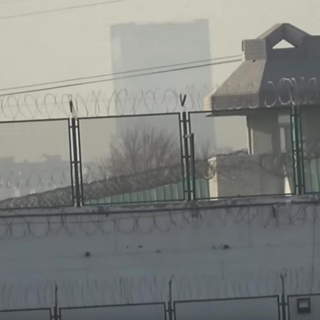 Objekt za koji se u snimci tvrdi da se radi o pritvorskom centru u pokrajini Xinjiang
