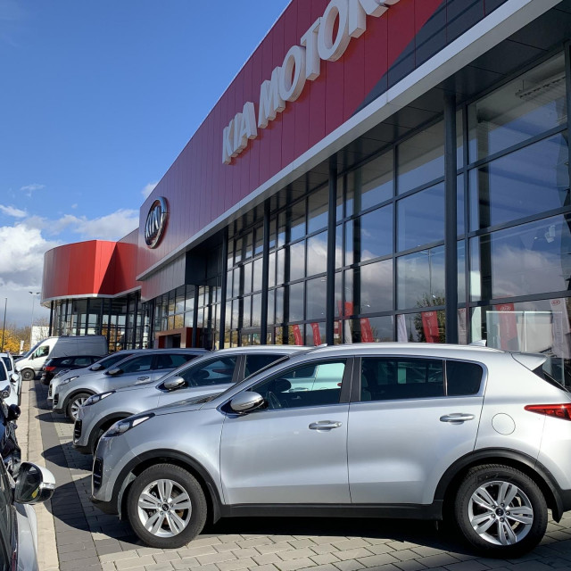 Kia na zalihama ima preko 3.000 novih vozila, što omogućuje trenutnu isporuku kupcima
