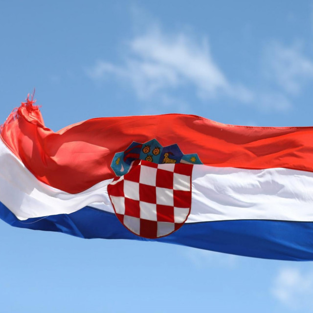 Hrvatska zastava se vijori
