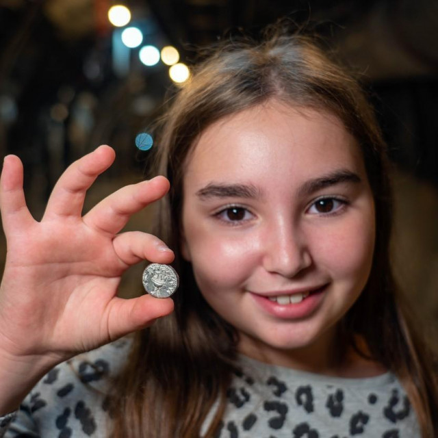 Liel Krutokop s novčićem.
