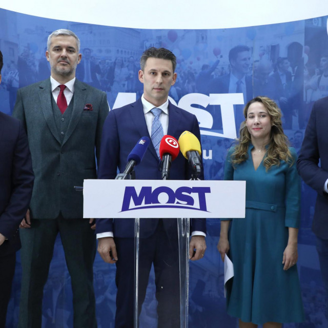 Konferencija za medije stranke Most na temu o raspisivanje referenduma
