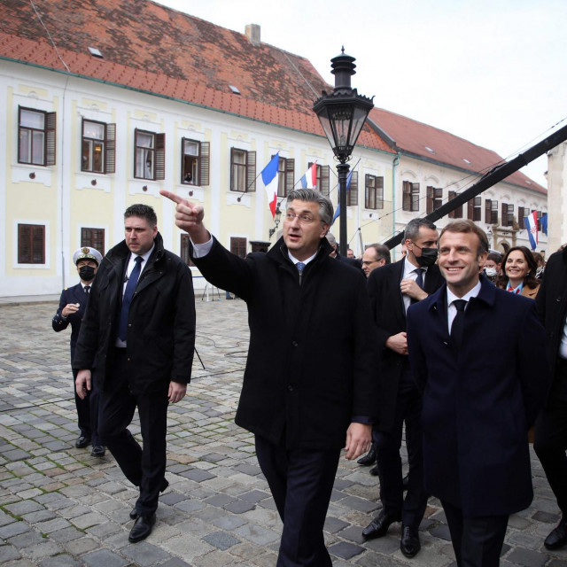 Plenković i Macron ispred Banskih dvora
