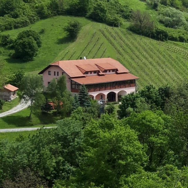 Poslovna građevina ugostiteljske namjene
