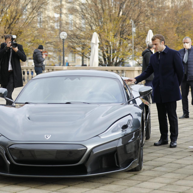 Nevera i Chiron
