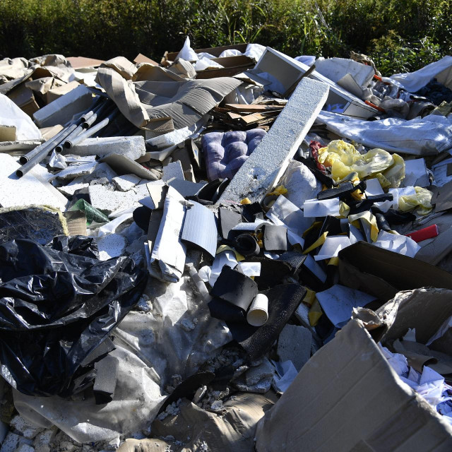 Ilegalno odlagalište
