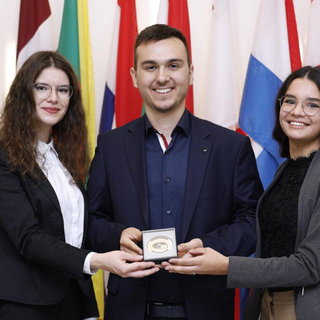 Predstavnici društva NeuroSplit: Marina Grubić, Miro Vuković i Valentina Bilos,