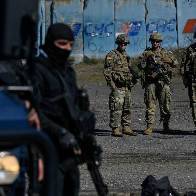 Ilustracija/policija na Kosovu
