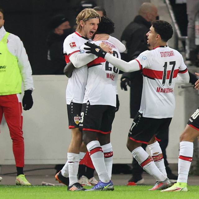 Sosa slavi gol sa suigračima
