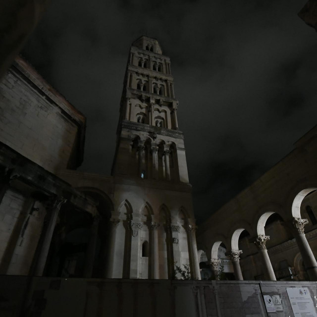 Dio grada oko katedrale Svetog Duje ostao je bez struje
