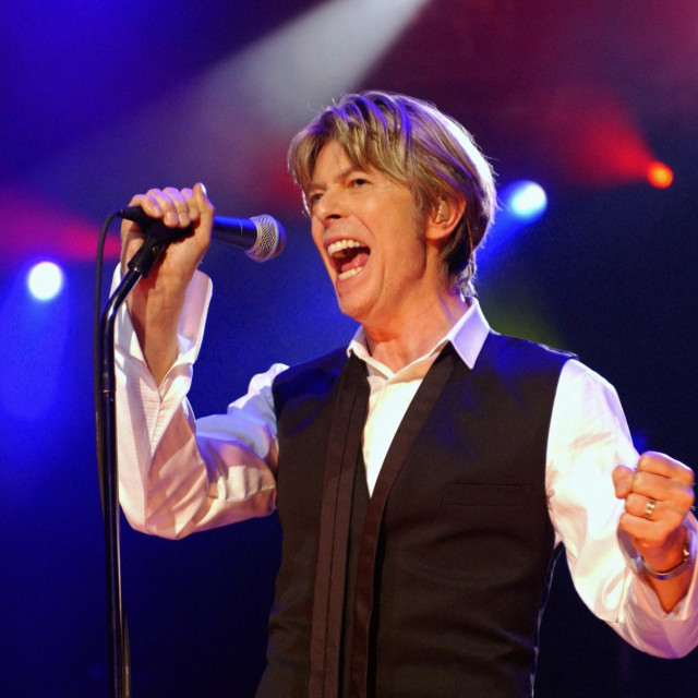 (FILES) In this file photo taken on July 1, 2002 British singer David Bowie performs live at the Olympia in Paris. (Photo by BERTRAND GUAY/AFP)
