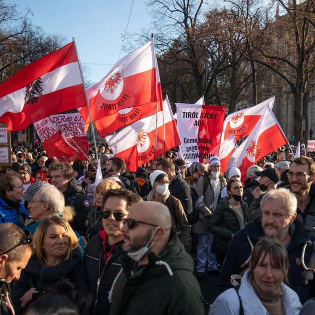 Prosvjed protiv covid-19 sigurnosnih mjera u Austriji
