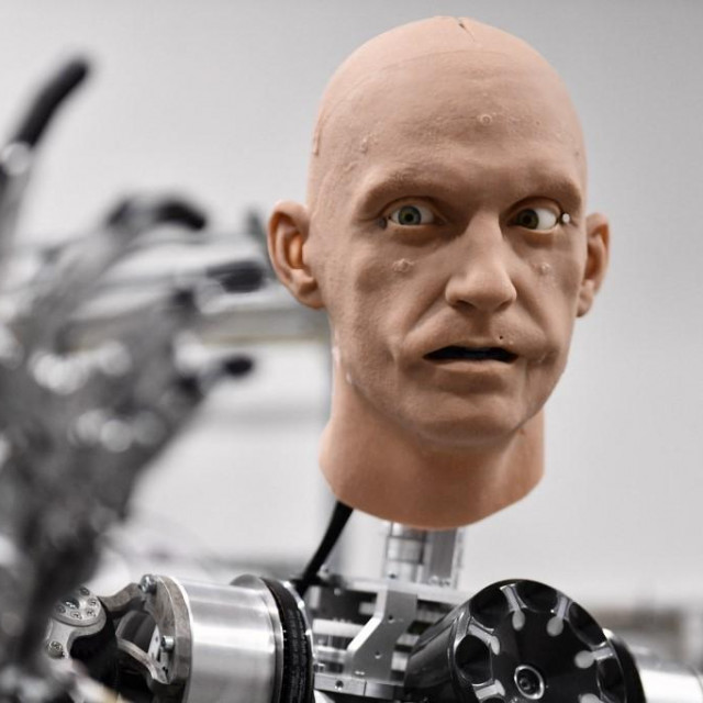 Robo-C, jedan od Promobotovih proizvoda.
