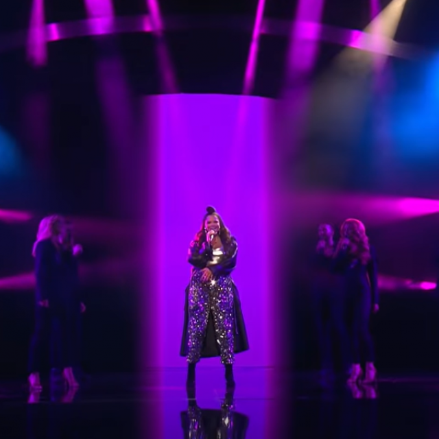 Anatacha pjeva I Wanna Dance With Somebody
