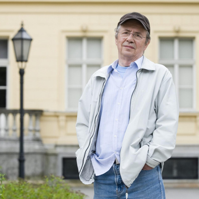 Nedjeljko Dragić je redatelj, autor mnogih igranih i animiranih filmova, stripova i brojnih ilustracija, a autor je i Zagija, maskote ljetne Univerzijade u Zagrebu 1987 godine
