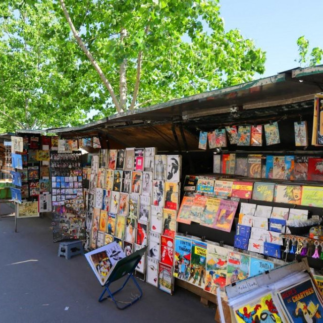 Štandovi bukinista u Prizu
