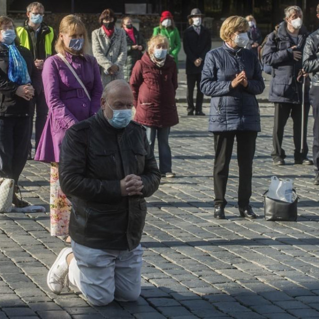Molitva na otvorenom u Pragu, ilustracija
