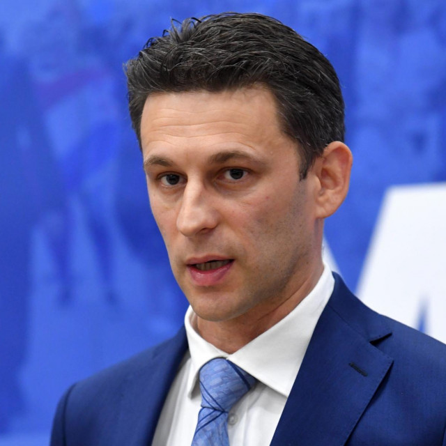Božo Petrov