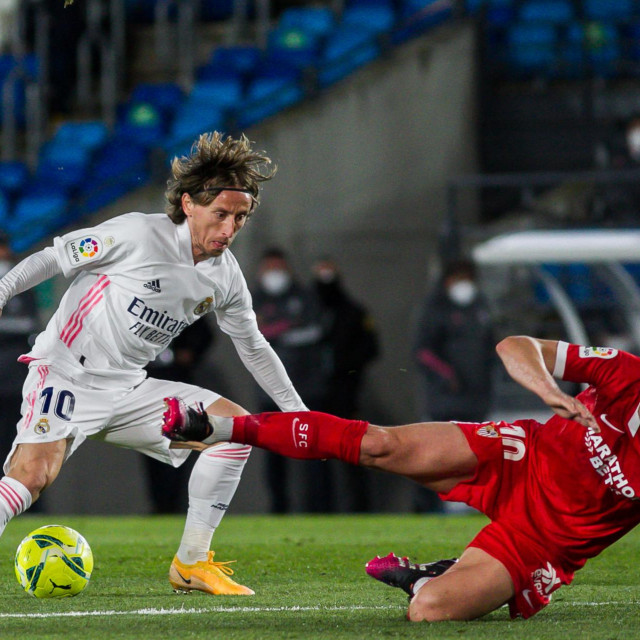 Luka Modrić i Ivan Rakitić našli su se na suprotnim stranama u španjolskoj La Ligi
