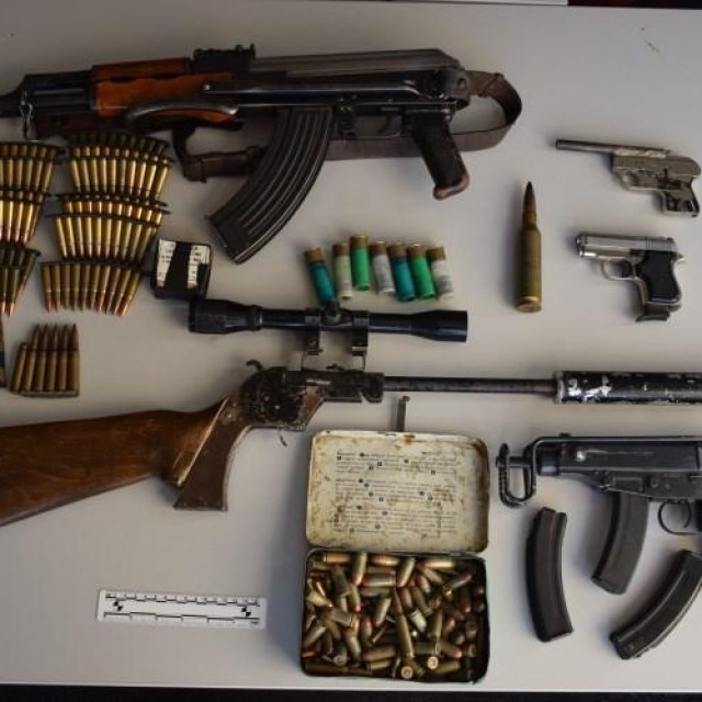 Ilegalno posjedovano oružje
