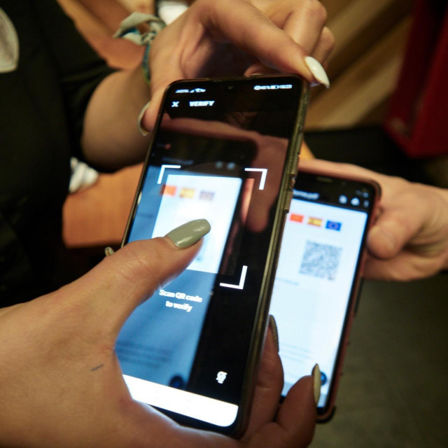 Korištenje covid potvrde u Pamploni (Navarre)
