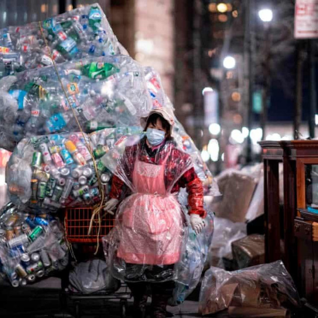 Skupljačica plastičnog otpada na ulicama New Yorka
