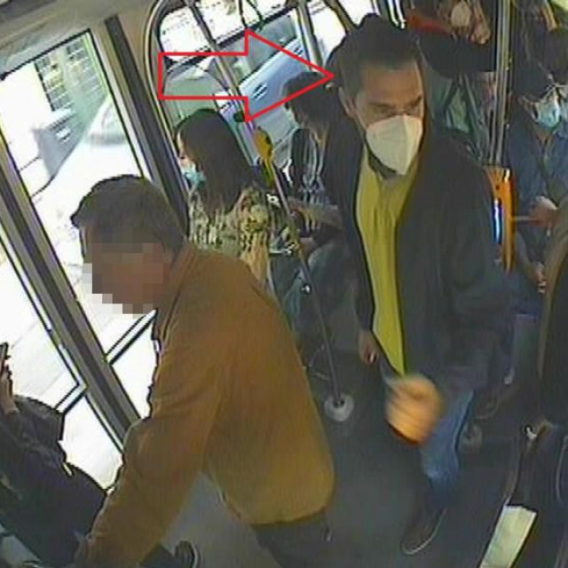 Snimka nadzorne kamere u tramvaju
