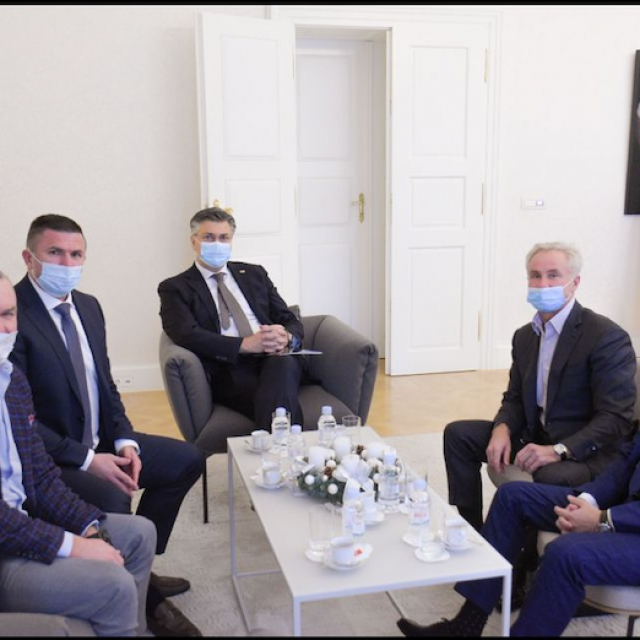Igor Mezapa, ukrajinski investicijski bankar, Ivica Pirić, počasni ukrajinski konzul u Hrvatskoj, Andrej Plenković, predsjednik Vlade RH, Jurij Kosiuk, vlasnik Perutnine Ptuj i Pipo Čakovec, Dubravko Folnović, glavni direktor Perutnine Ptuj – Pipo Čakovec