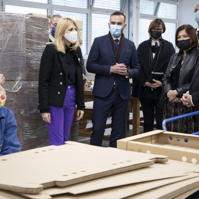 Ministar Aladrović (u sredini) obišao je pogone ustanove DES u Splitu
