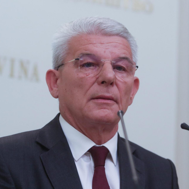 Za Džaferovića su Milanovićeve izjave ”sramotno i nedopustivo” komentiranje genocida u Srebrenici kojima se pokušava minimizirati ovaj zločin
